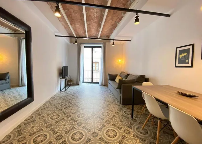 Liceu Apartments By Gaiarooms